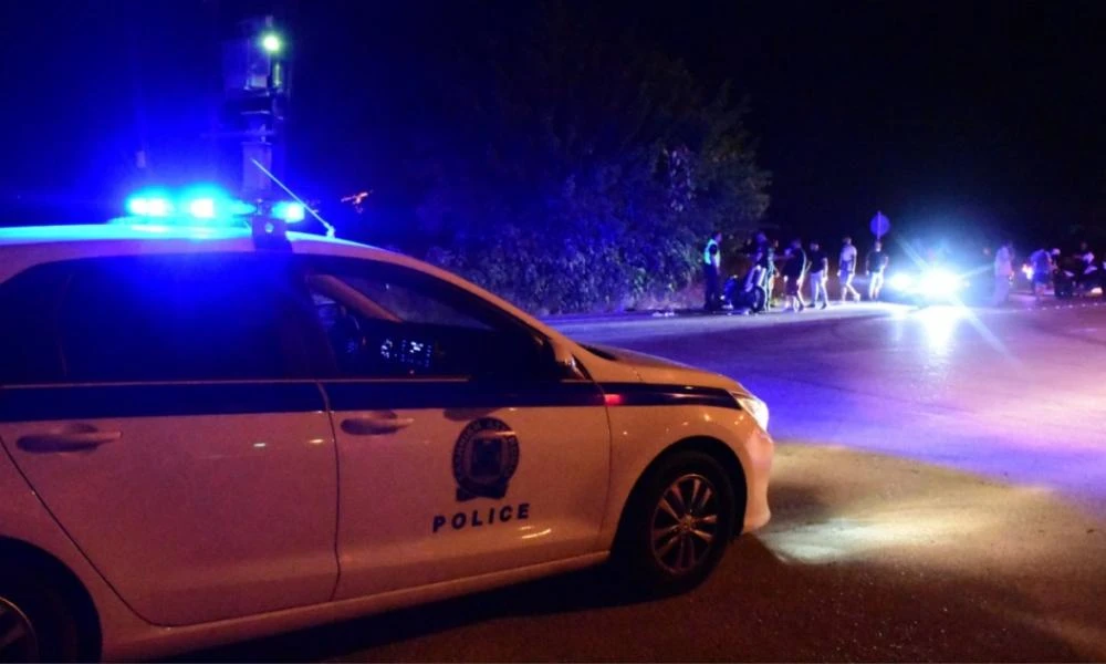 Ανατροπή νταλίκας στην Κορίνθου-Τριπόλεως - Απεγκλωβίστηκε χωρίς τραυματισμό ο οδηγός (εικόνες)